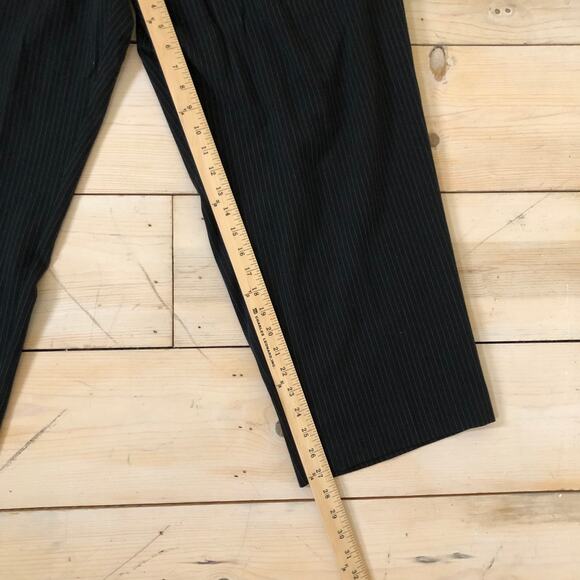 Briggs New York EUC Women's Black Pinstripe Pull On Pants Size 24WS - Picture 8 of 9